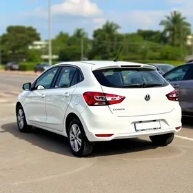 Carro manual mais barato do Brasil custa R$ 75.990 e faz 14,6 km/l; veja a lista